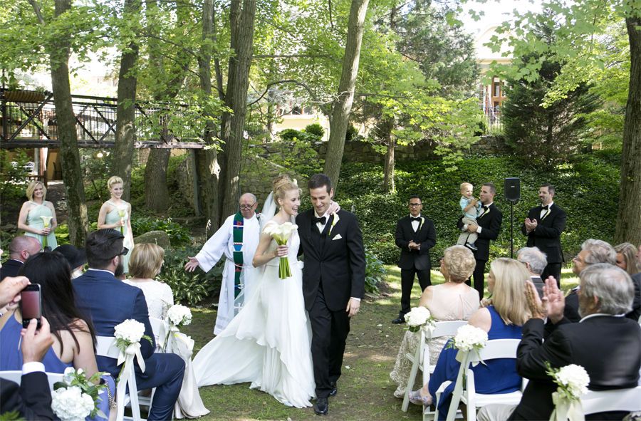 Pomme_wedding_radnor_PA_heidi_roland_photography_philadelphia_groom_Bride_ceremony_outside