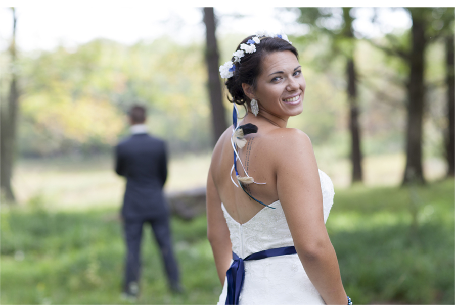 Heidi_Roland_Photography_Pocono_wedding_Memorytown_USA_Country_wedding_Cowgirl_flower_crown_feather