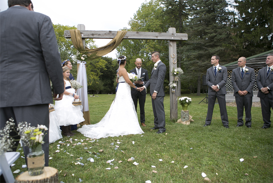 Heidi_Roland_Photography_Pocono_wedding_Memorytown_USA_Country_wedding_Cowgirl_ceremony
