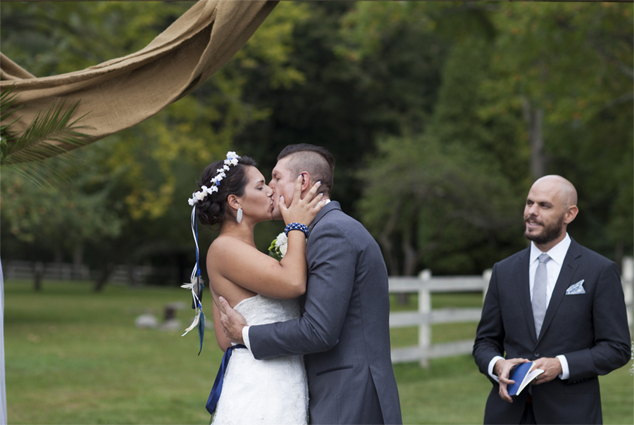 Heidi_Roland_Photography_Pocono_wedding_Memorytown_USA_Country_wedding_Cowgirl_ceremony_first_kiss