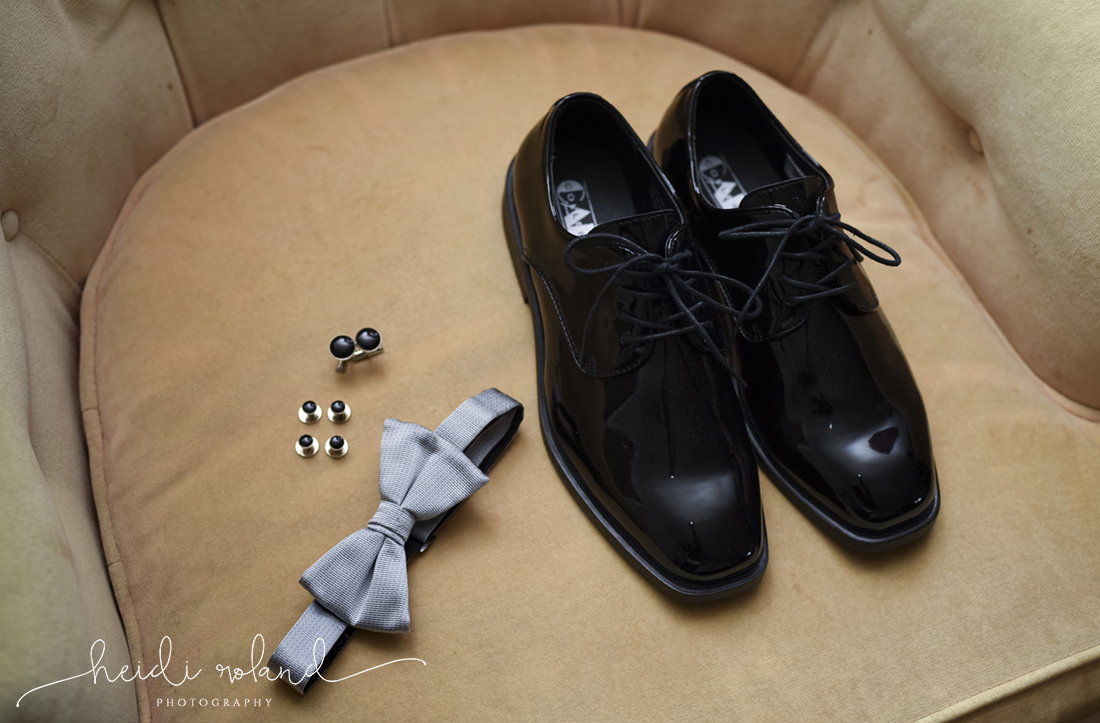 Heidi Roland Photography, grooms shoes cufflinks and bowties