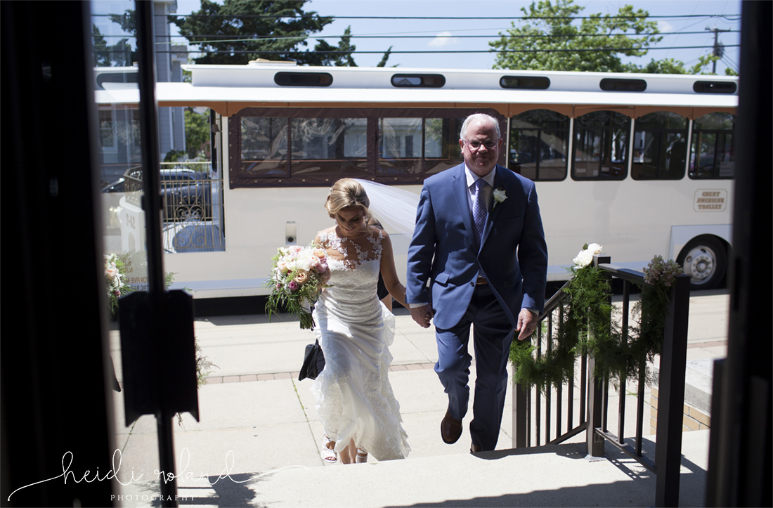 Icona Golden Inn wedding, bride going into church with dad