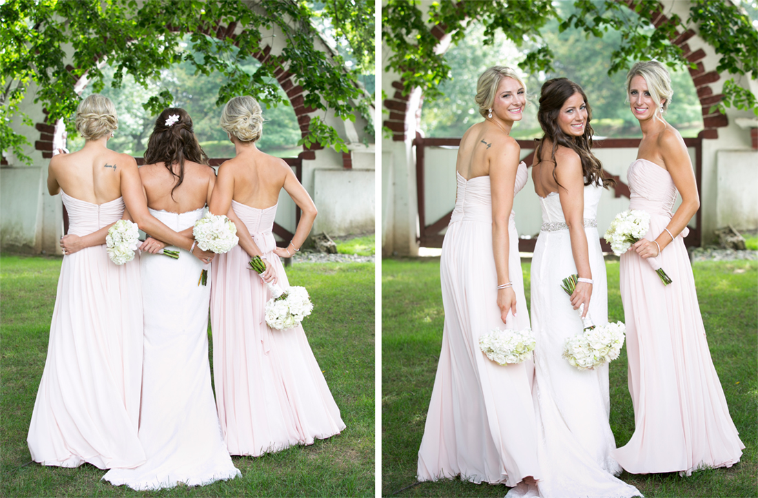 bridesmaids poses blush dresses with white flowers